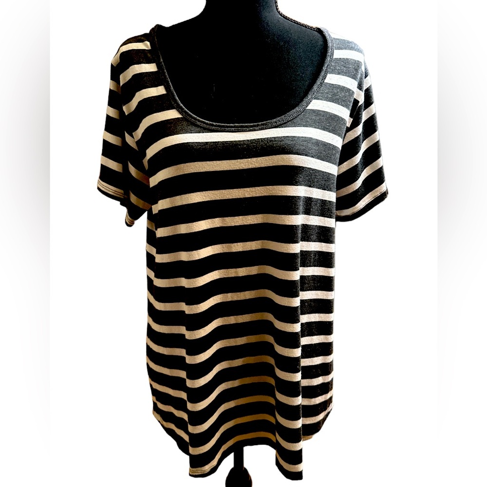 LuLaRoe Ladies Blue and White Striped Tee Size Large